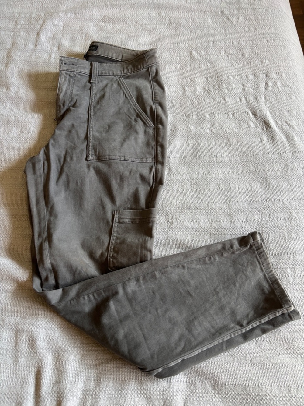 Gray skinny cargo pants. Sz 6